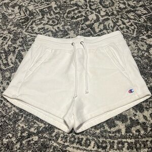 White Champion embroidered shorts 🤍